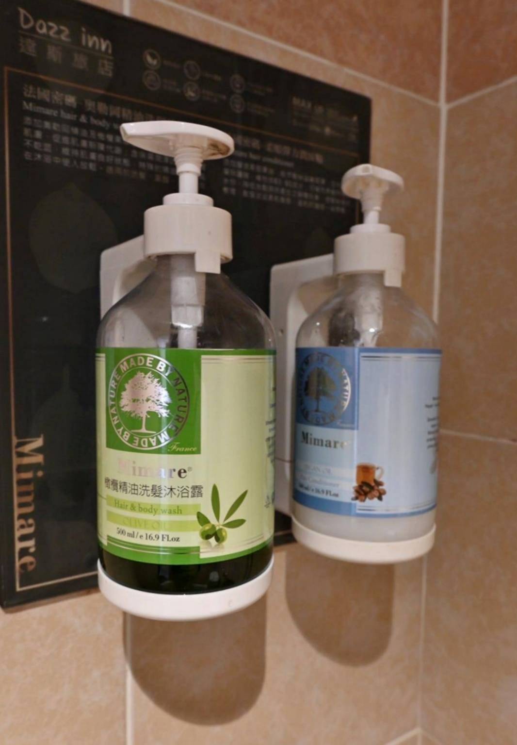 台中西屯區住宿推薦｜達斯旅店Dazz inn｜二訪入住四人房，提供住宿客免費停車場，獨樹一幟童繪主題多種客房，逢甲夜市商圈近在咫尺，吃喝玩樂生活機能方便之達斯旅店入住心得分享！