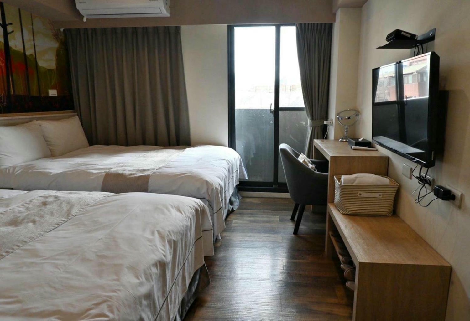 台中西屯區住宿推薦｜達斯旅店Dazz inn｜二訪入住四人房，提供住宿客免費停車場，獨樹一幟童繪主題多種客房，逢甲夜市商圈近在咫尺，吃喝玩樂生活機能方便之達斯旅店入住心得分享！