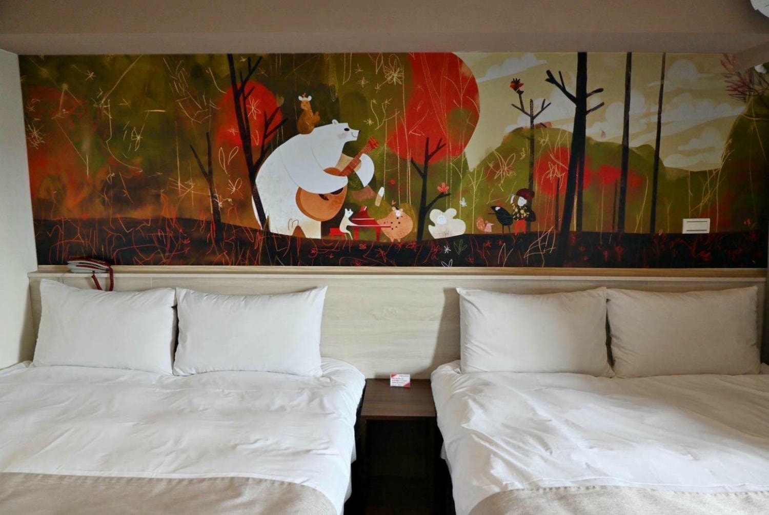 台中西屯區住宿推薦｜達斯旅店Dazz inn｜二訪入住四人房，提供住宿客免費停車場，獨樹一幟童繪主題多種客房，逢甲夜市商圈近在咫尺，吃喝玩樂生活機能方便之達斯旅店入住心得分享！