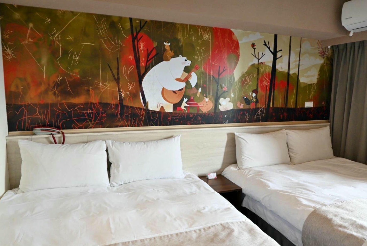 台中西屯區住宿推薦｜達斯旅店Dazz inn｜二訪入住四人房，提供住宿客免費停車場，獨樹一幟童繪主題多種客房，逢甲夜市商圈近在咫尺，吃喝玩樂生活機能方便之達斯旅店入住心得分享！