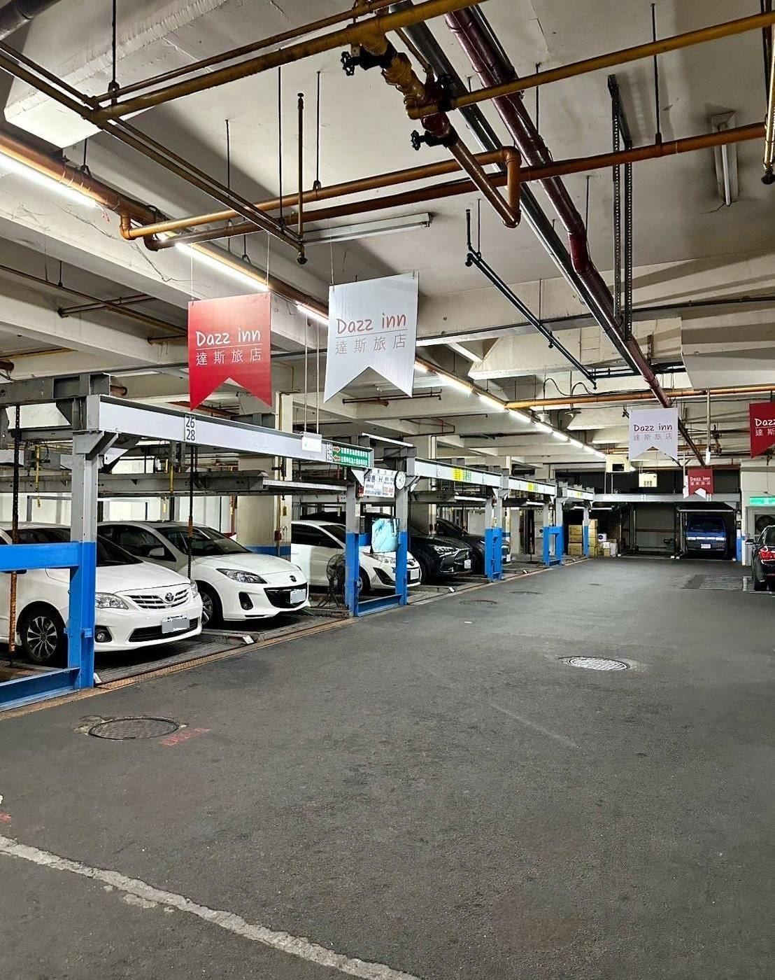 台中西屯區住宿推薦｜達斯旅店Dazz inn｜二訪入住四人房，提供住宿客免費停車場，獨樹一幟童繪主題多種客房，逢甲夜市商圈近在咫尺，吃喝玩樂生活機能方便之達斯旅店入住心得分享！