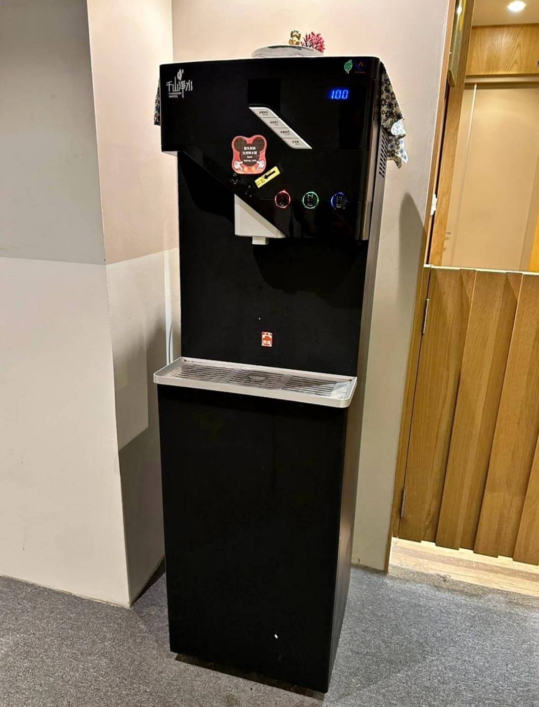 台中西屯區住宿推薦｜達斯旅店Dazz inn｜二訪入住四人房，提供住宿客免費停車場，獨樹一幟童繪主題多種客房，逢甲夜市商圈近在咫尺，吃喝玩樂生活機能方便之達斯旅店入住心得分享！