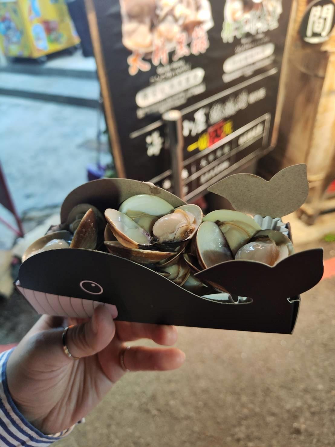 台中西屯區住宿推薦｜達斯旅店Dazz inn｜二訪入住四人房，提供住宿客免費停車場，獨樹一幟童繪主題多種客房，逢甲夜市商圈近在咫尺，吃喝玩樂生活機能方便之達斯旅店入住心得分享！