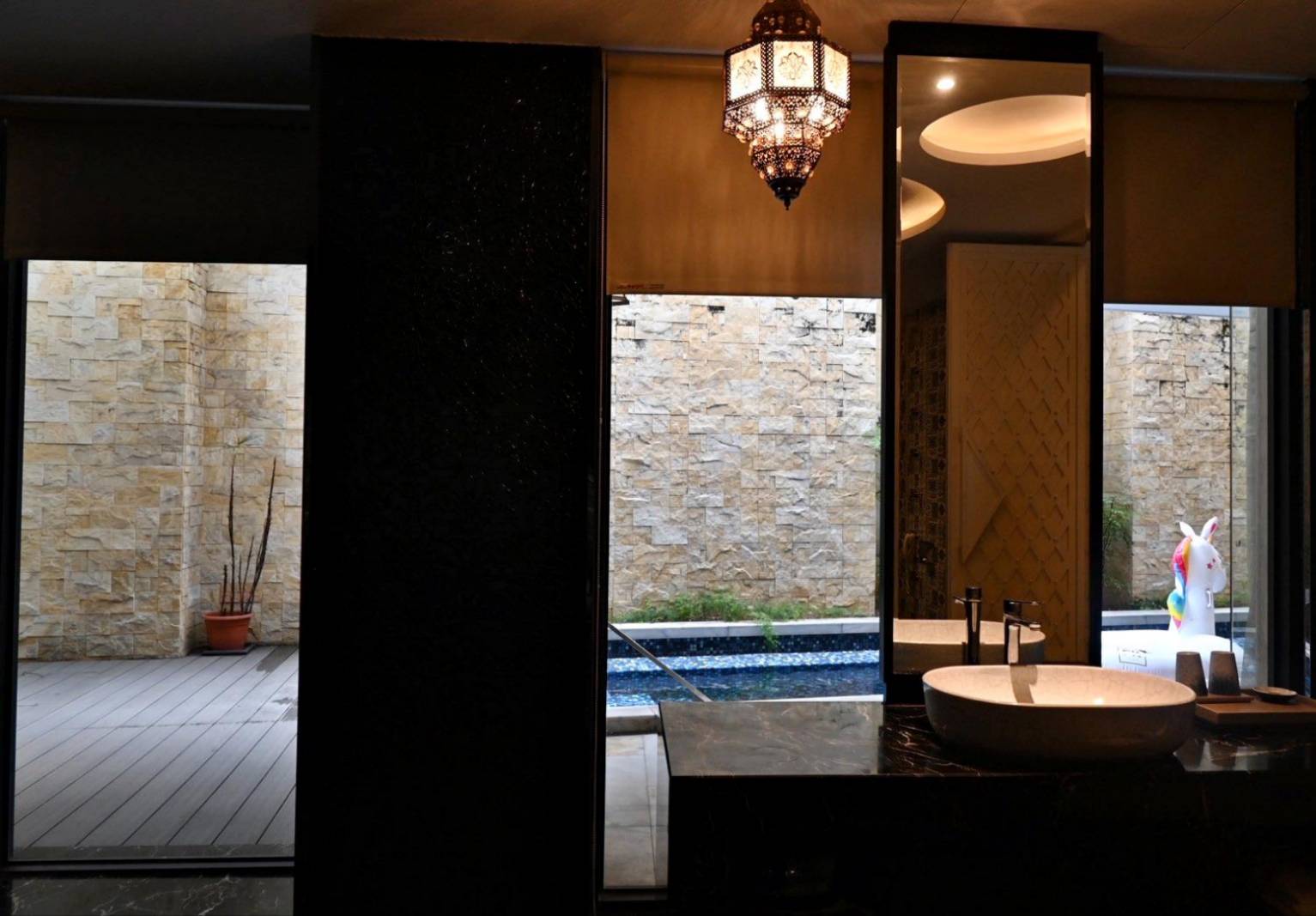 台中市南屯區住宿推薦｜台中芭蕾城堡酒店｜人與自然和諧共生的空間設計，踏入房間處處藏著驚喜，一泊一食，沉浸於靜謐自在氛圍中，芭蕾城堡酒店開箱分享！