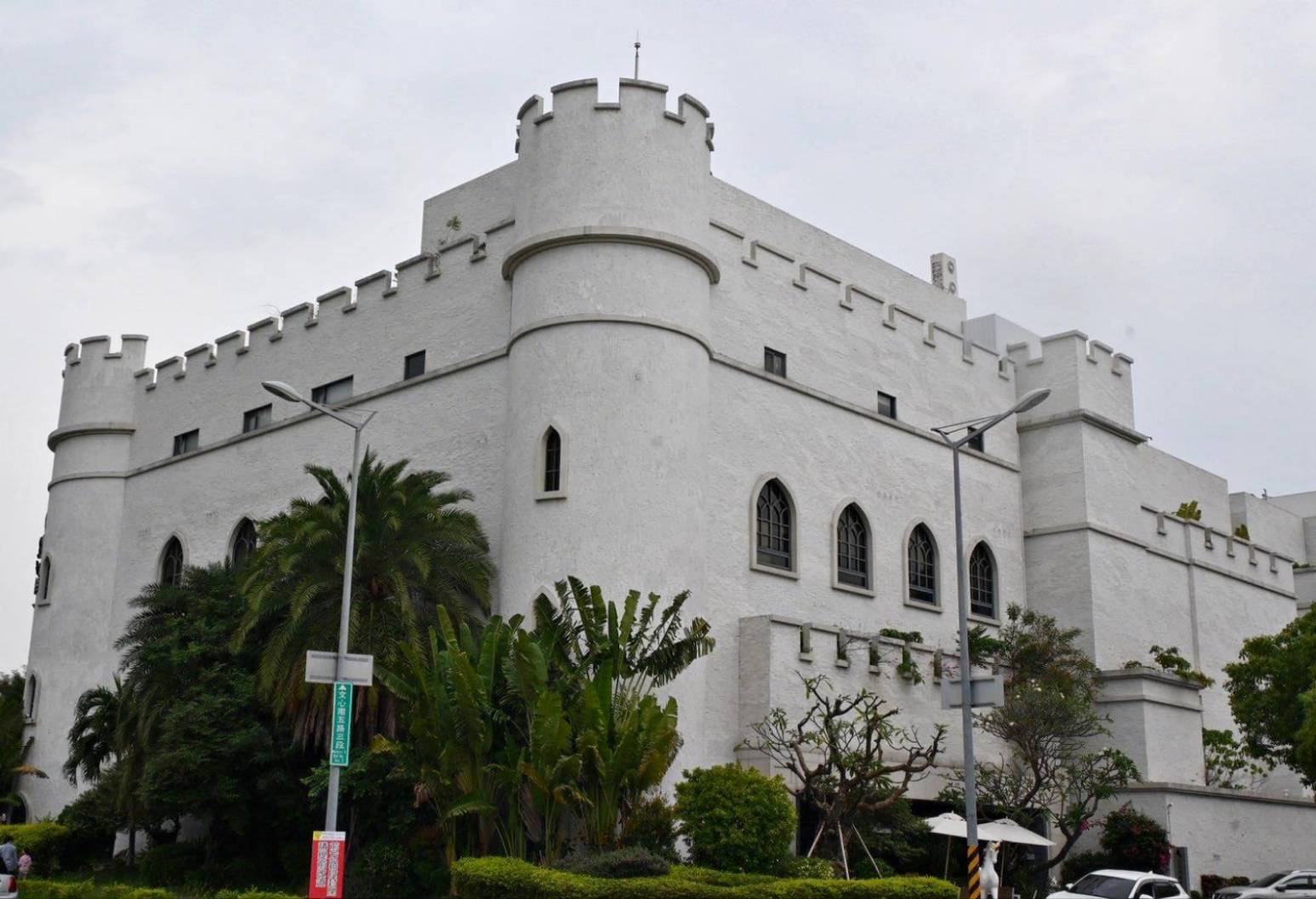 台中市南屯區住宿推薦｜台中芭蕾城堡酒店｜人與自然和諧共生的空間設計，踏入房間處處藏著驚喜，一泊一食，沉浸於靜謐自在氛圍中，芭蕾城堡酒店開箱分享！