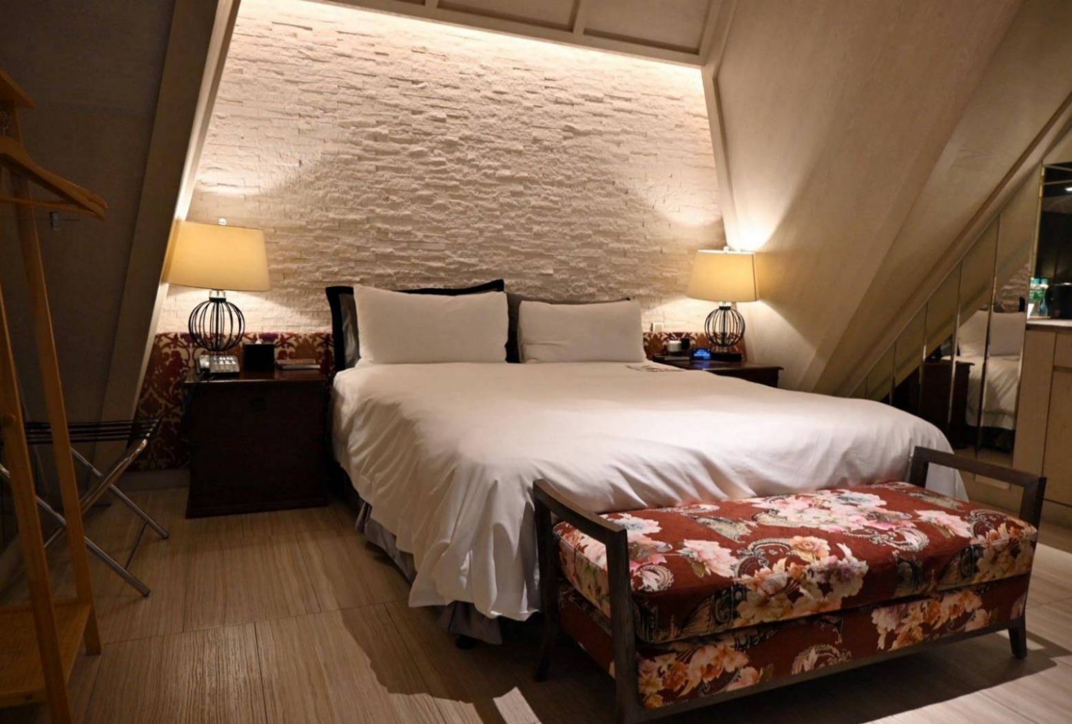 台中市南屯區住宿推薦｜台中芭蕾城堡酒店｜人與自然和諧共生的空間設計，踏入房間處處藏著驚喜，一泊一食，沉浸於靜謐自在氛圍中，芭蕾城堡酒店開箱分享！