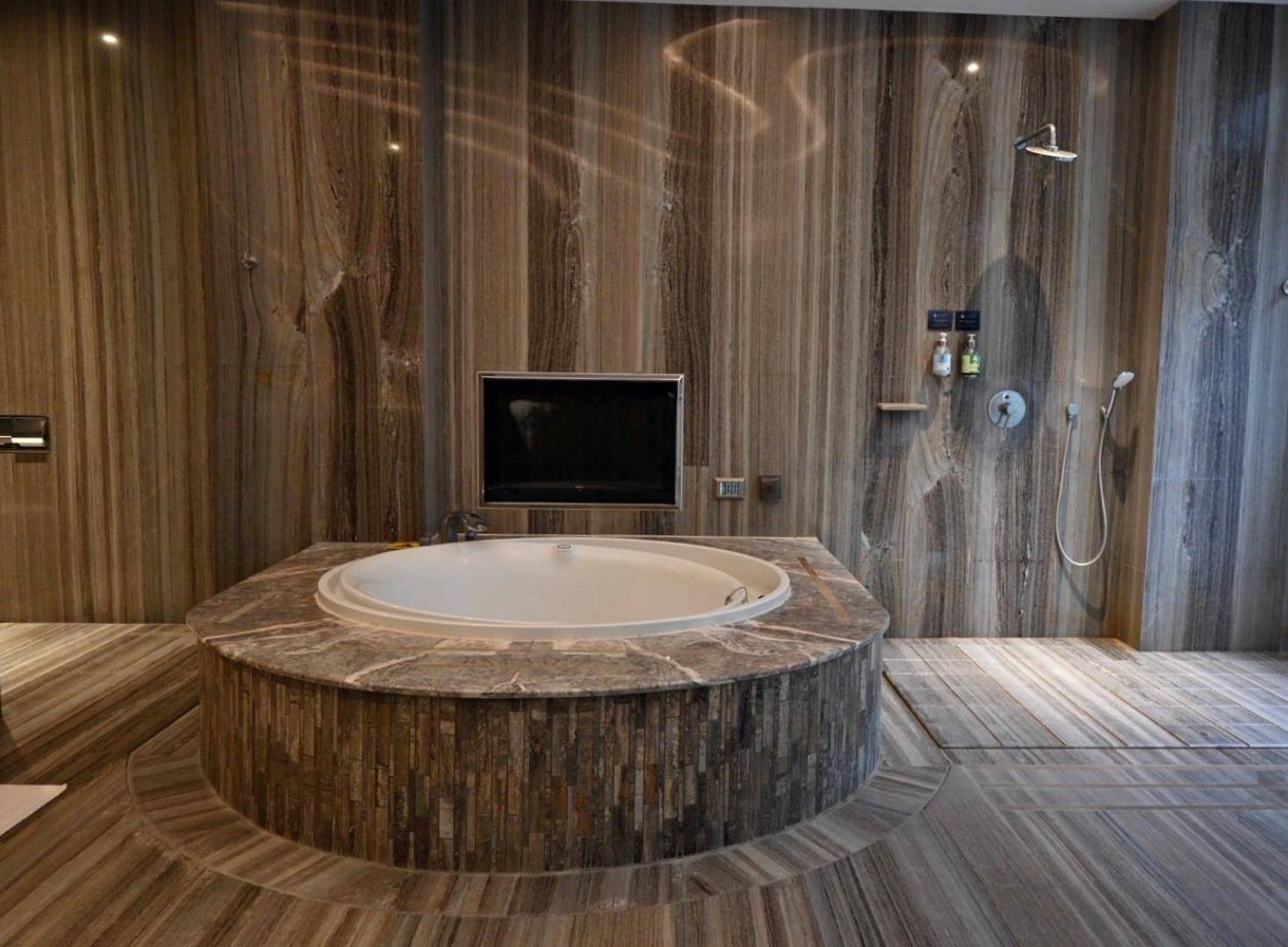 台中市南屯區住宿推薦｜台中芭蕾城堡酒店｜人與自然和諧共生的空間設計，踏入房間處處藏著驚喜，一泊一食，沉浸於靜謐自在氛圍中，芭蕾城堡酒店開箱分享！