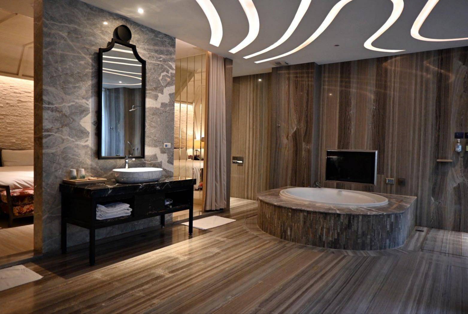 台中市南屯區住宿推薦｜台中芭蕾城堡酒店｜人與自然和諧共生的空間設計，踏入房間處處藏著驚喜，一泊一食，沉浸於靜謐自在氛圍中，芭蕾城堡酒店開箱分享！