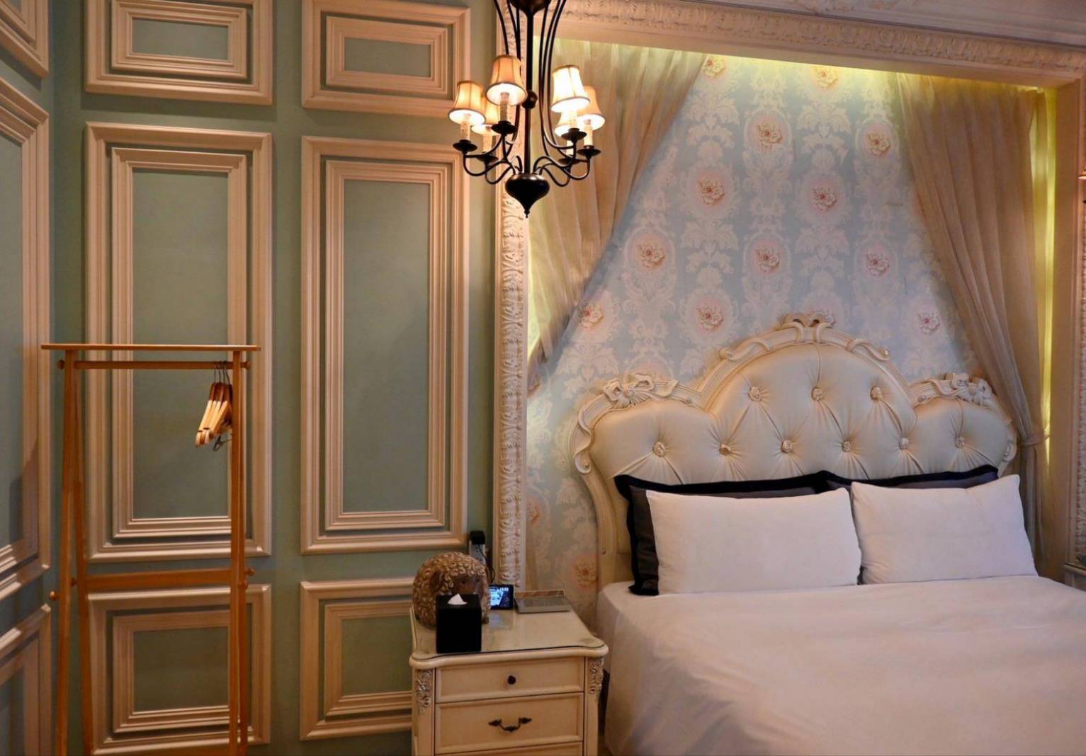 台中市南屯區住宿推薦｜台中芭蕾城堡酒店｜人與自然和諧共生的空間設計，踏入房間處處藏著驚喜，一泊一食，沉浸於靜謐自在氛圍中，芭蕾城堡酒店開箱分享！