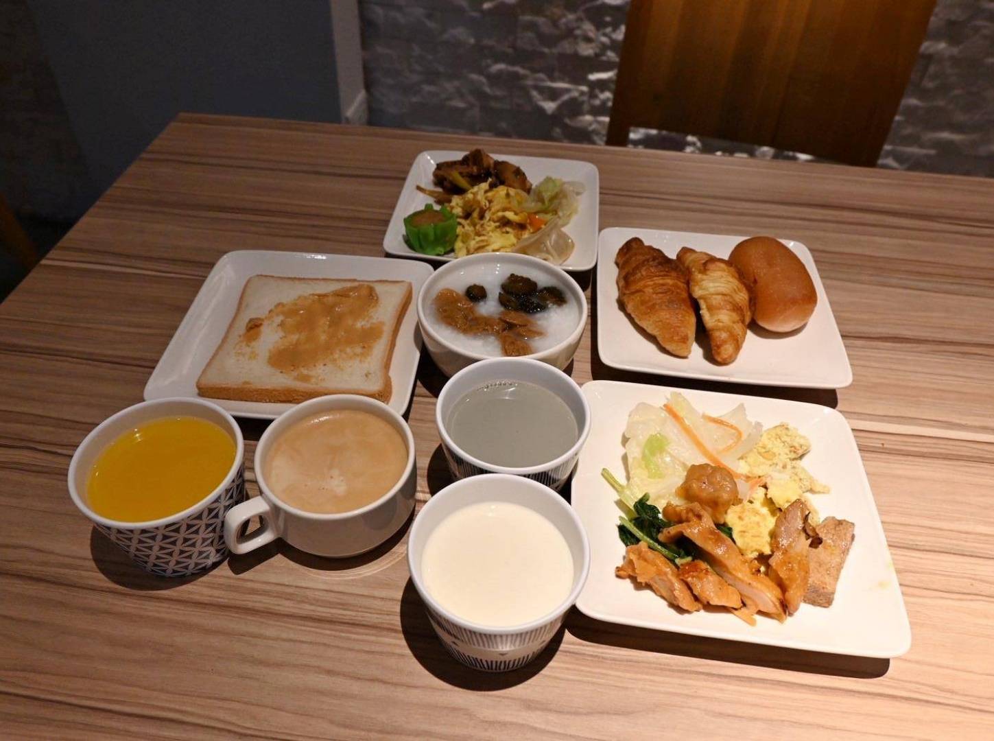 台中市南屯區住宿推薦｜台中芭蕾城堡酒店｜人與自然和諧共生的空間設計，踏入房間處處藏著驚喜，一泊一食，沉浸於靜謐自在氛圍中，芭蕾城堡酒店開箱分享！