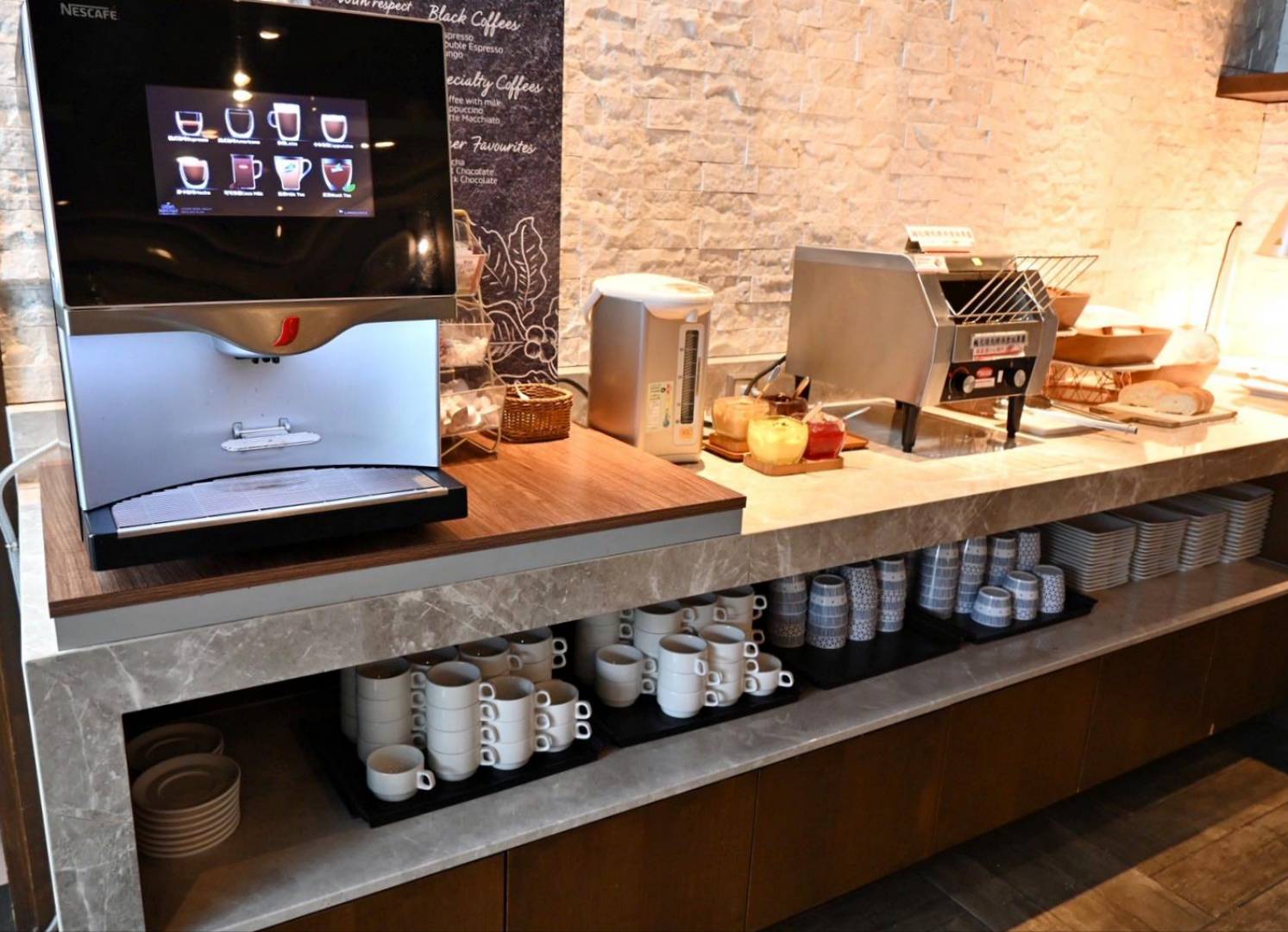 台中市南屯區住宿推薦｜台中芭蕾城堡酒店｜人與自然和諧共生的空間設計，踏入房間處處藏著驚喜，一泊一食，沉浸於靜謐自在氛圍中，芭蕾城堡酒店開箱分享！