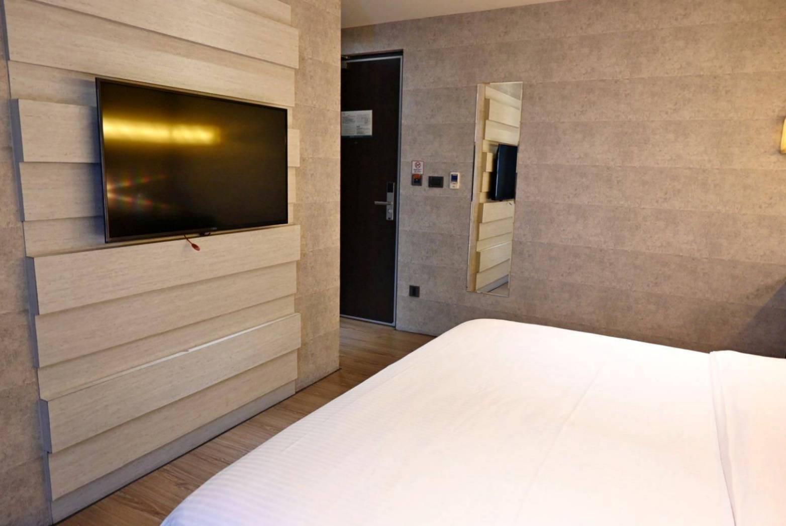 台中西屯區住宿推薦｜叮噹旅舍Hotel Bell｜輕鬆步行即可到逢甲夜市商圈，生活機能無懈可擊，吃喝玩樂應有盡有之叮噹旅舍入住心得分享！