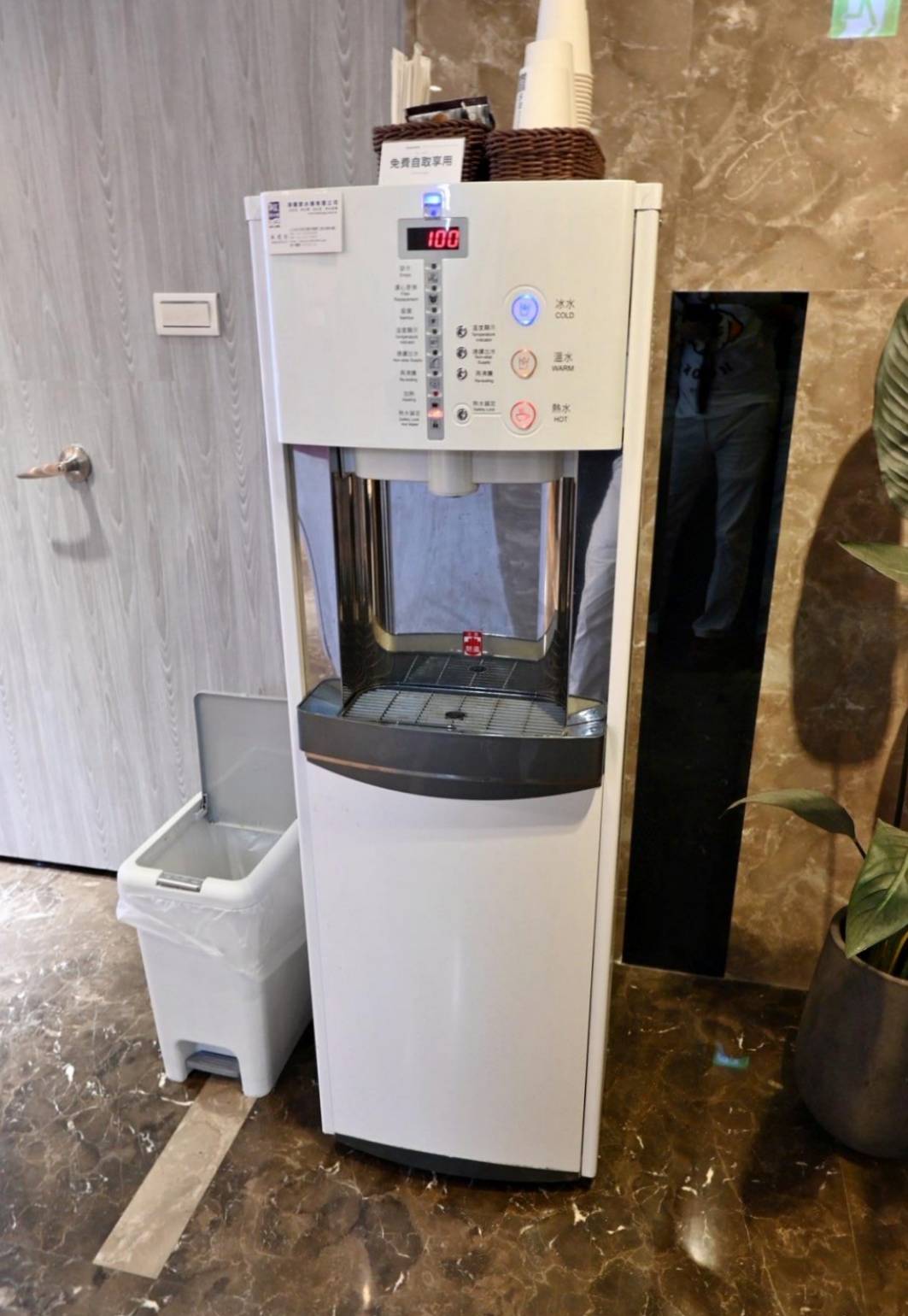 台中西屯區住宿推薦｜叮噹旅舍Hotel Bell｜輕鬆步行即可到逢甲夜市商圈，生活機能無懈可擊，吃喝玩樂應有盡有之叮噹旅舍入住心得分享！