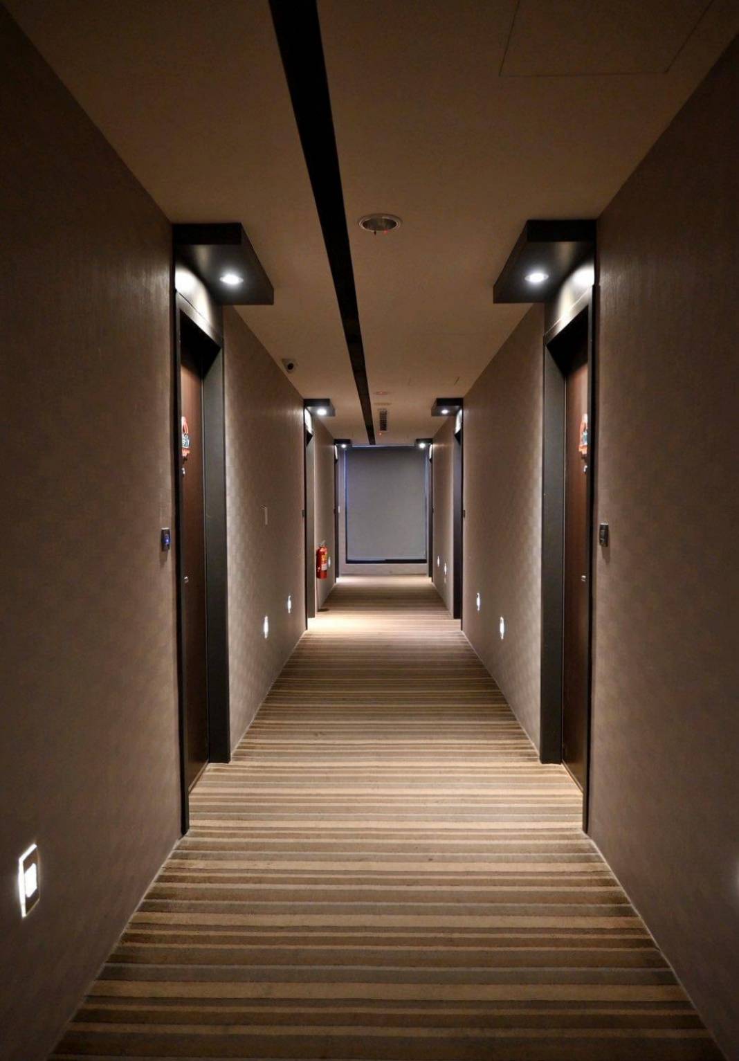 台中西屯區住宿推薦｜叮噹旅舍Hotel Bell｜輕鬆步行即可到逢甲夜市商圈，生活機能無懈可擊，吃喝玩樂應有盡有之叮噹旅舍入住心得分享！