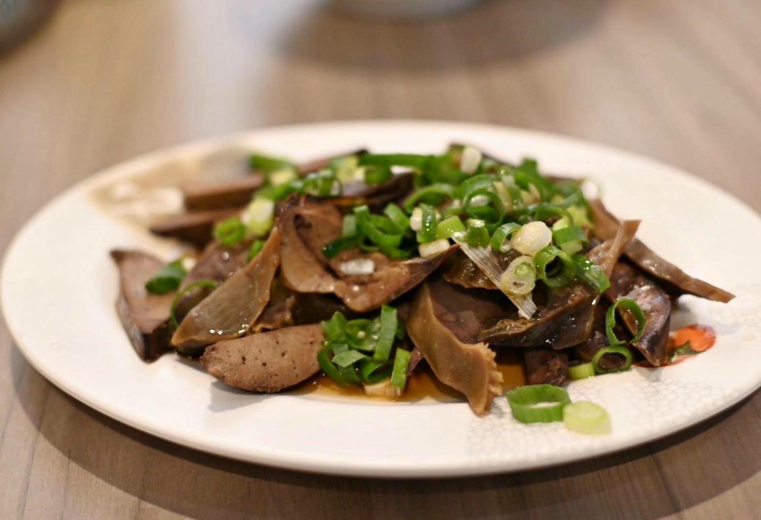 台南美食推薦｜竹滬麵店（小東路無名麵店）｜經典麻醬麵與滷味，高CP值平價料理、湯品麵食與滷味組合之美食饗宴！