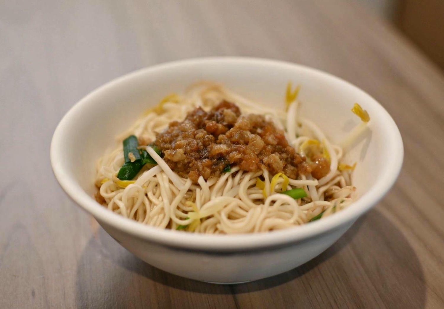 台南美食推薦｜竹滬麵店（小東路無名麵店）｜經典麻醬麵與滷味，高CP值平價料理、湯品麵食與滷味組合之美食饗宴！