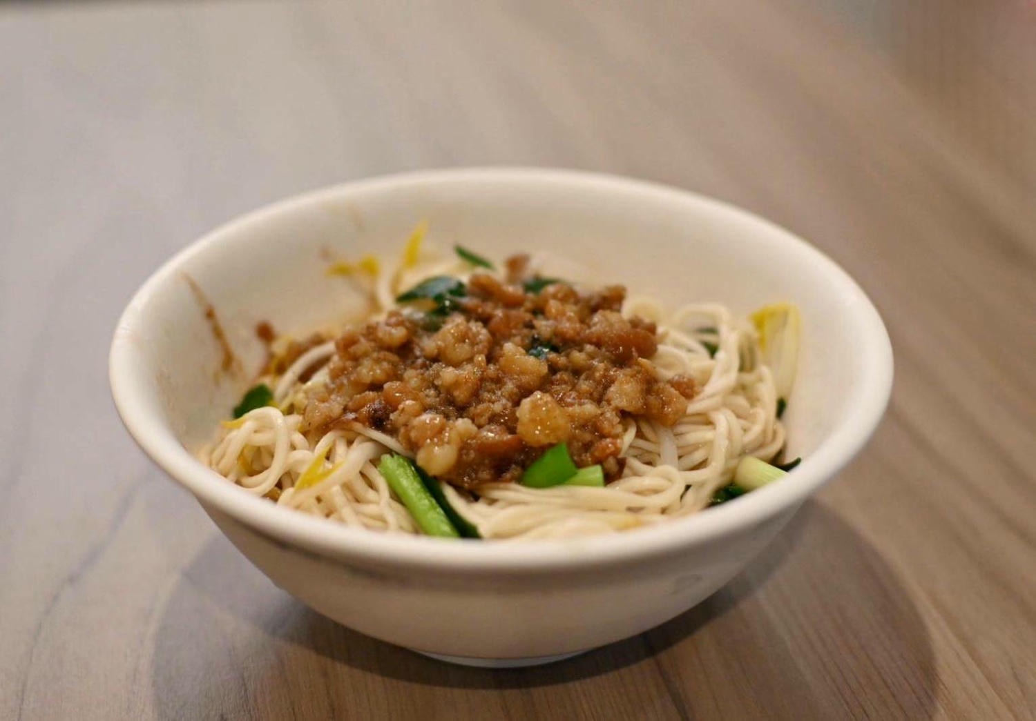 台南美食推薦｜竹滬麵店（小東路無名麵店）｜經典麻醬麵與滷味，高CP值平價料理、湯品麵食與滷味組合之美食饗宴！