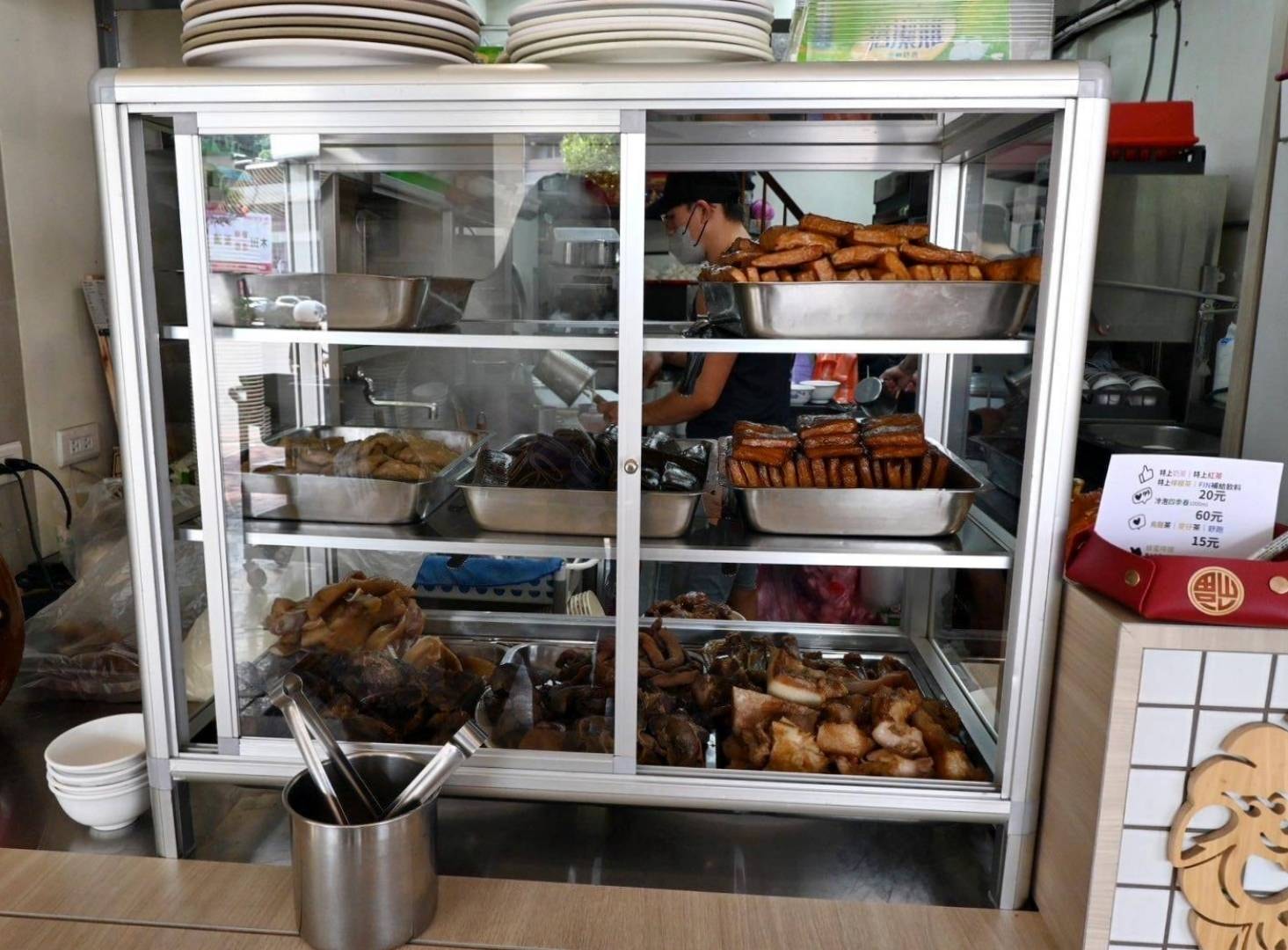 台南美食推薦｜竹滬麵店（小東路無名麵店）｜經典麻醬麵與滷味，高CP值平價料理、湯品麵食與滷味組合之美食饗宴！