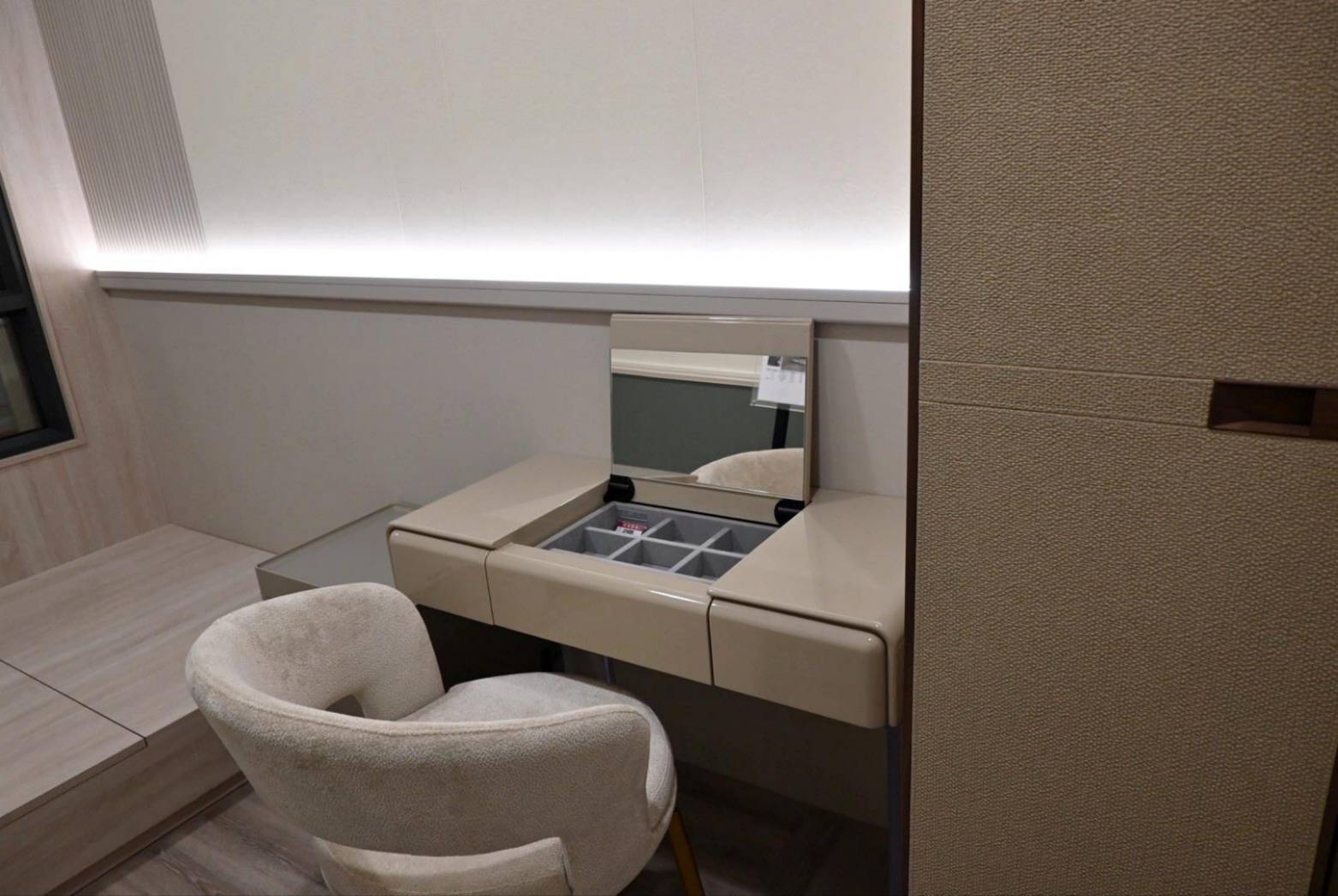 台中家具推薦｜拾光空間 | Timespace 家居概念館：自營沙發工廠、木工廠、噴漆場，廠店合一全方位服務，客製化家具一站購足，輕鬆打造舒適迷人生活空間質感！