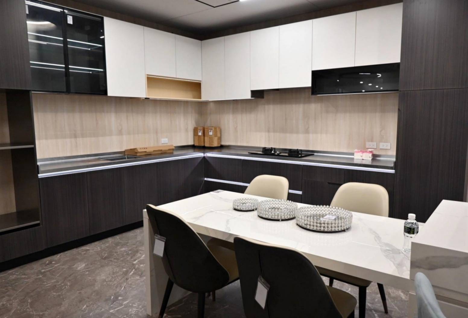 台中家具推薦｜拾光空間 | Timespace 家居概念館：自營沙發工廠、木工廠、噴漆場，廠店合一全方位服務，客製化家具一站購足，輕鬆打造舒適迷人生活空間質感！