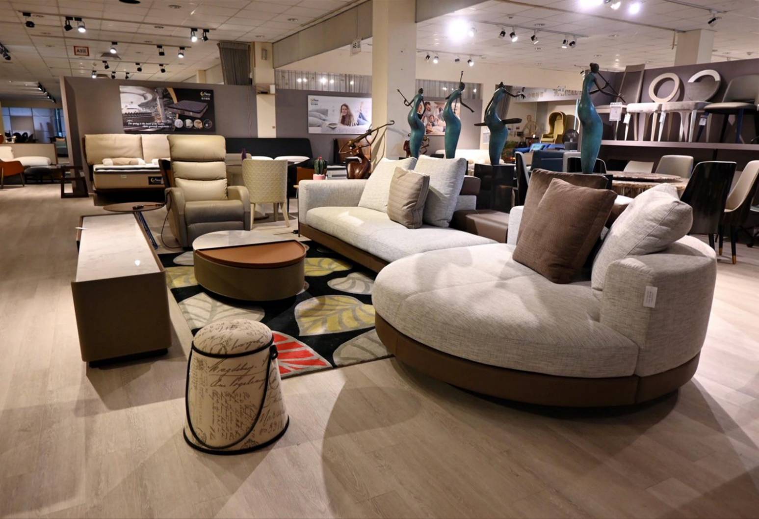 台中家具推薦｜拾光空間 | Timespace 家居概念館：自營沙發工廠、木工廠、噴漆場，廠店合一全方位服務，客製化家具一站購足，輕鬆打造舒適迷人生活空間質感！