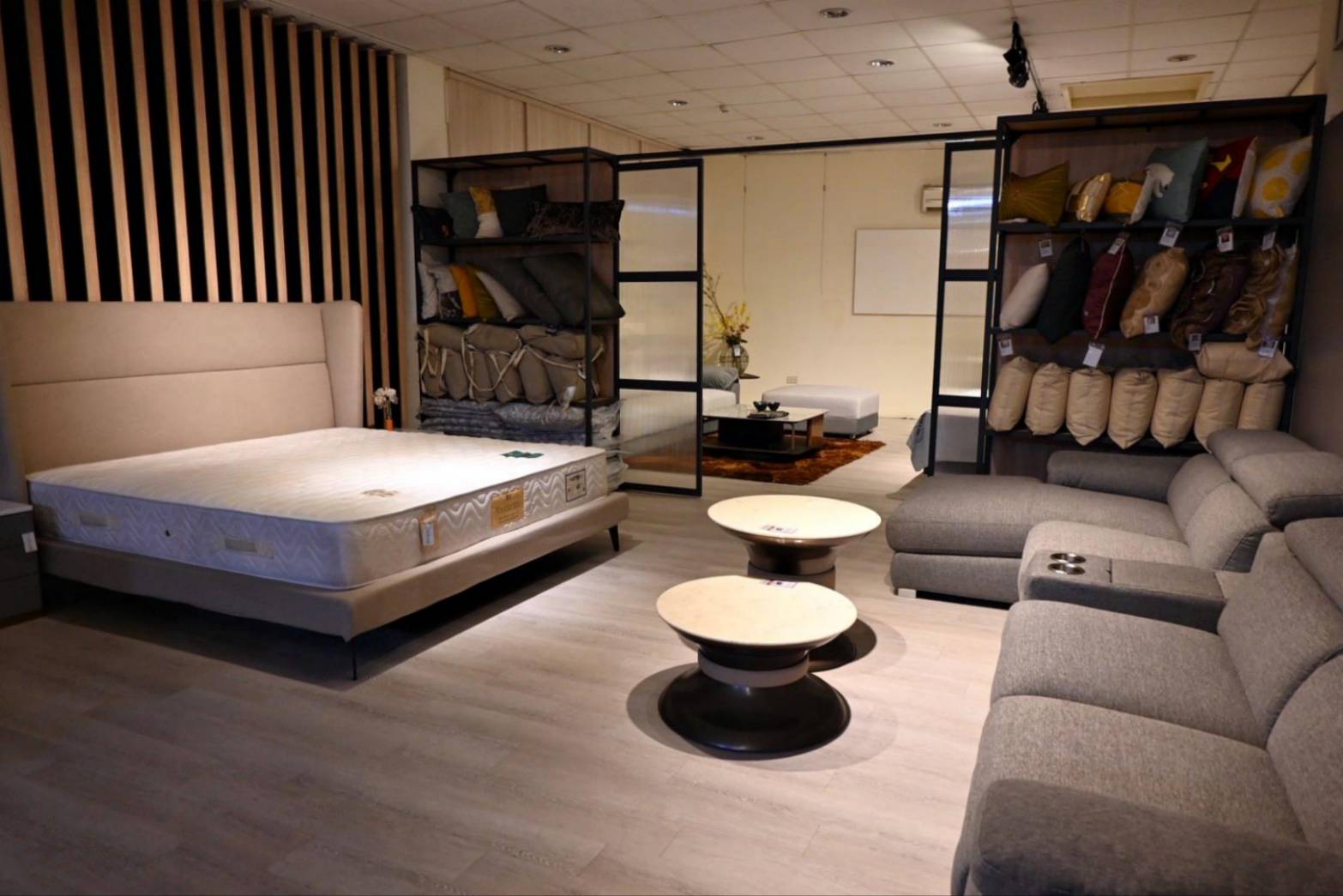 台中家具推薦｜拾光空間 | Timespace 家居概念館：自營沙發工廠、木工廠、噴漆場，廠店合一全方位服務，客製化家具一站購足，輕鬆打造舒適迷人生活空間質感！