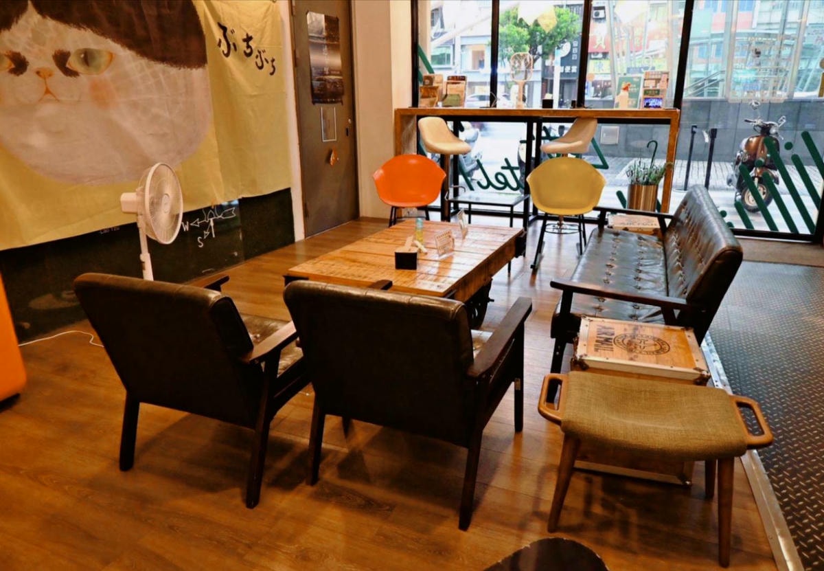 高雄市新興區住宿推薦｜承億文旅小承輕旅｜風格設計旅宿，步行可達六合夜市，美麗島捷運站旁，吃喝玩樂一應俱全之小承輕旅入住心得！