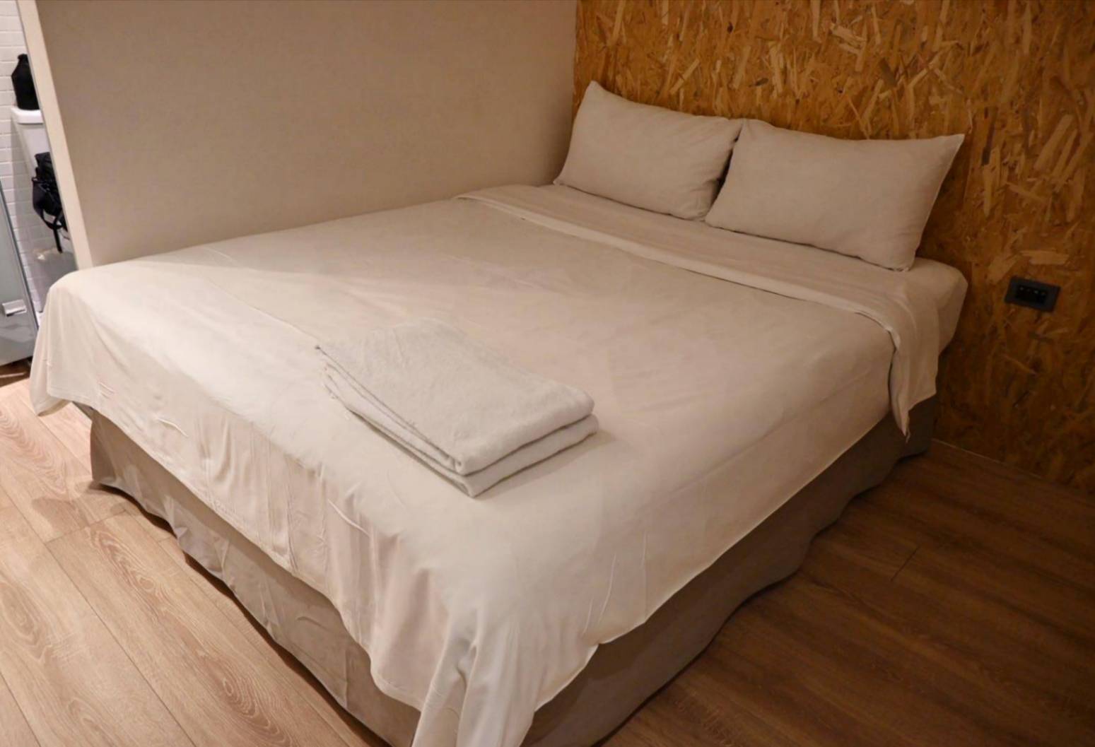 高雄市新興區住宿推薦｜承億文旅小承輕旅｜風格設計旅宿，步行可達六合夜市，美麗島捷運站旁，吃喝玩樂一應俱全之小承輕旅入住心得！