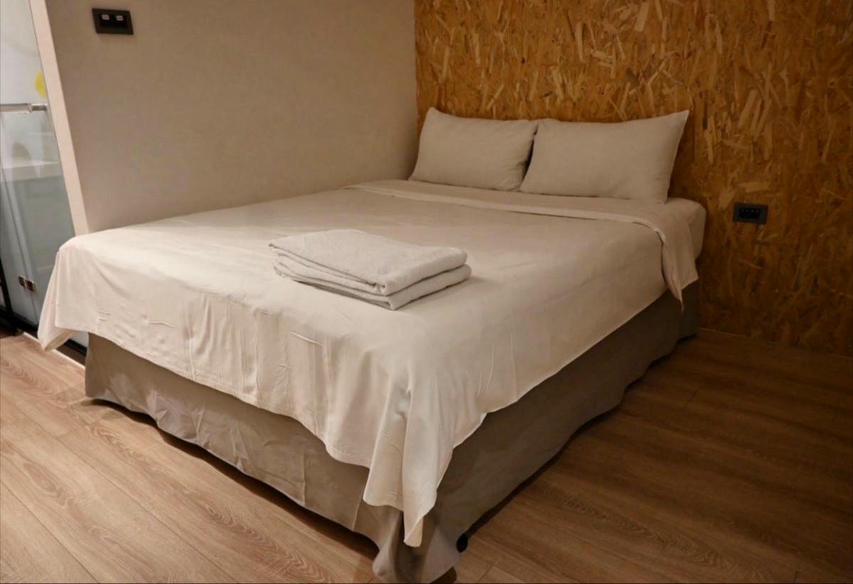 高雄市新興區住宿推薦｜承億文旅小承輕旅｜風格設計旅宿，步行可達六合夜市，美麗島捷運站旁，吃喝玩樂一應俱全之小承輕旅入住心得！