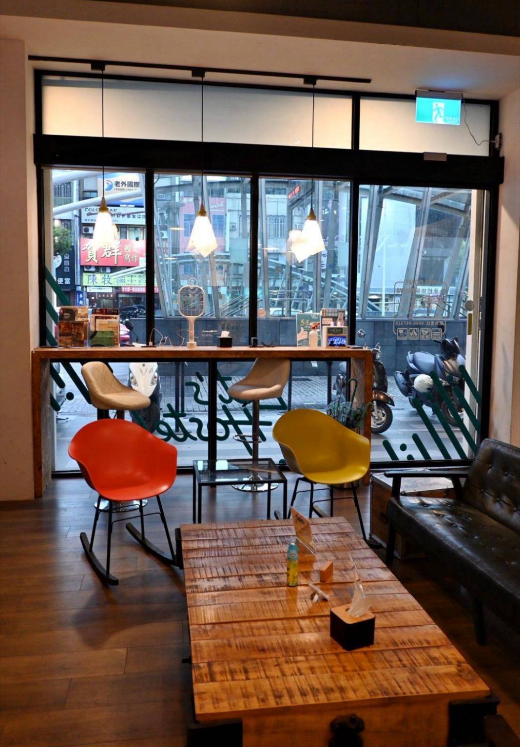 高雄市新興區住宿推薦｜承億文旅小承輕旅｜風格設計旅宿，步行可達六合夜市，美麗島捷運站旁，吃喝玩樂一應俱全之小承輕旅入住心得！