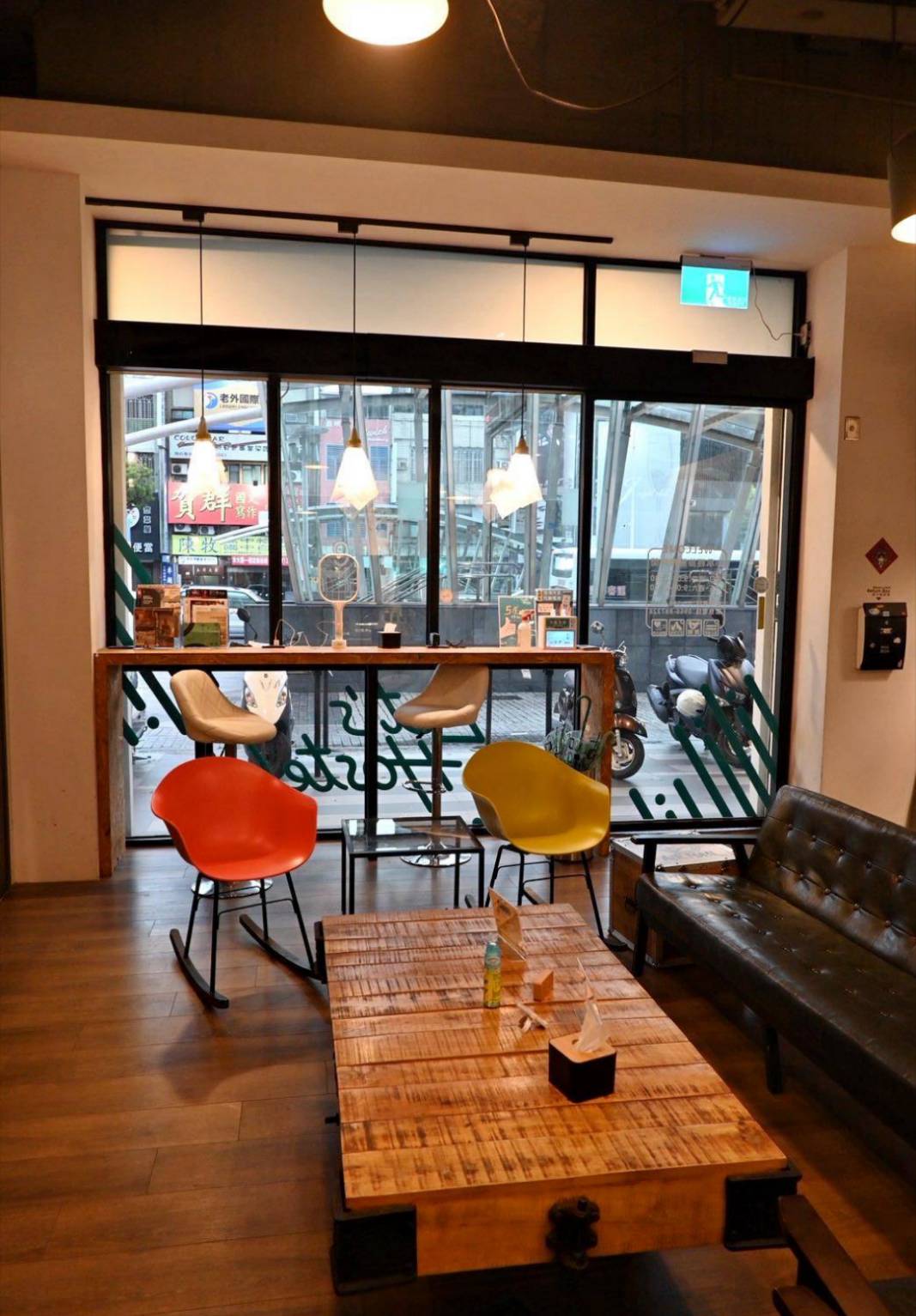 高雄市新興區住宿推薦｜承億文旅小承輕旅｜風格設計旅宿，步行可達六合夜市，美麗島捷運站旁，吃喝玩樂一應俱全之小承輕旅入住心得！