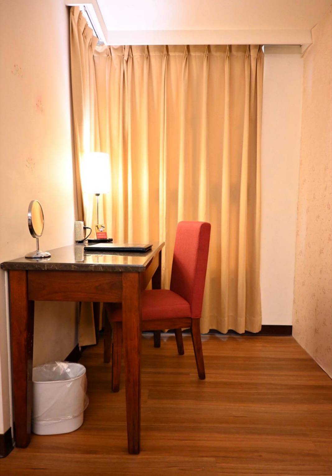 台中市西屯區住宿推薦｜文華道會館In One City Inn｜免費停車設施多元附舒緩泡腳池，步行即達逢甲夜市，吃喝玩樂、生活機能便利的文華道會館入住心得分享！