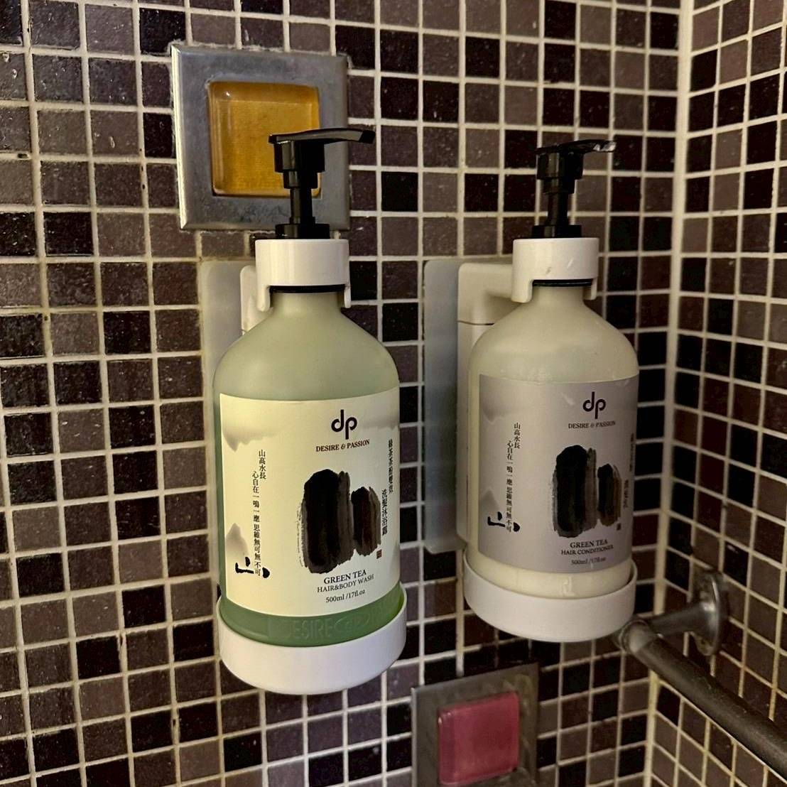 台中市西屯區住宿推薦｜文華道會館In One City Inn｜免費停車設施多元附舒緩泡腳池，步行即達逢甲夜市，吃喝玩樂、生活機能便利的文華道會館入住心得分享！