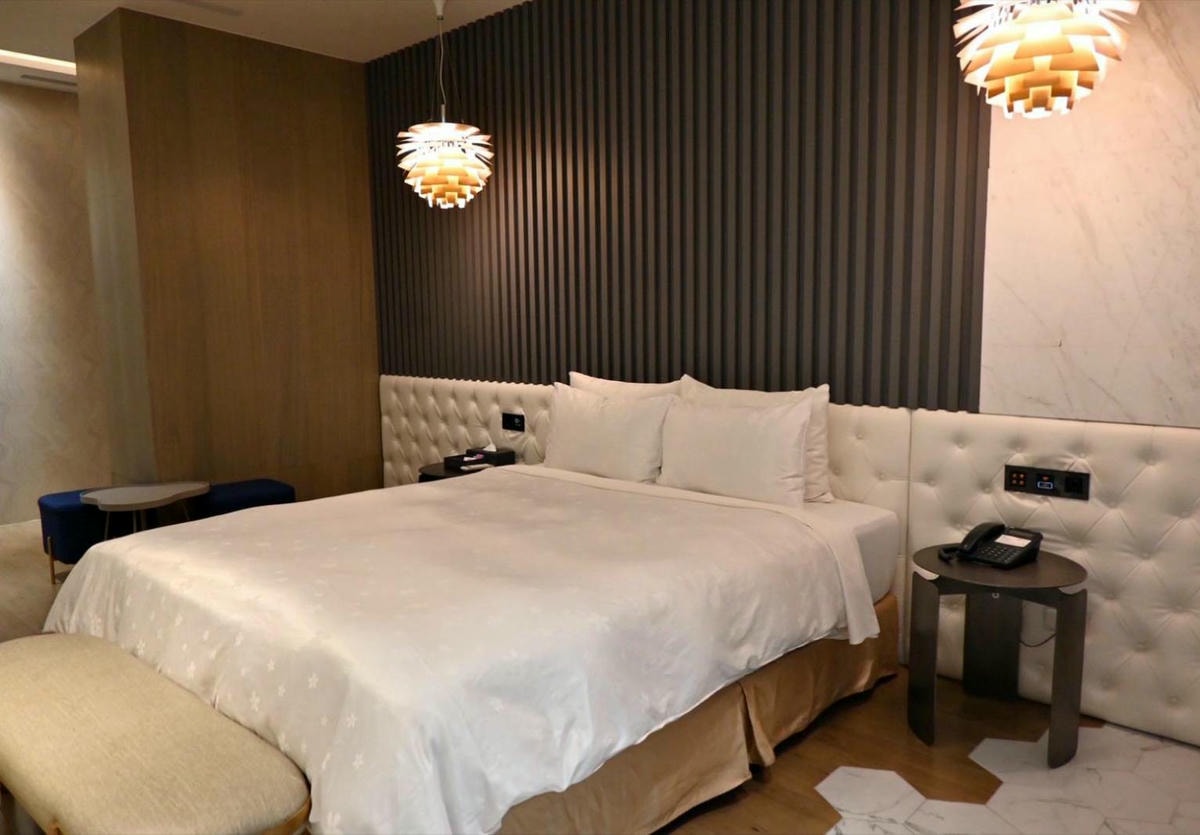 台中市西屯區住宿推薦｜朵茉行館DoMo Hotel｜再訪豪宅式藝術酒店，一泊一食朵茉半島房型開箱分享，體驗台中質感住宿首選！