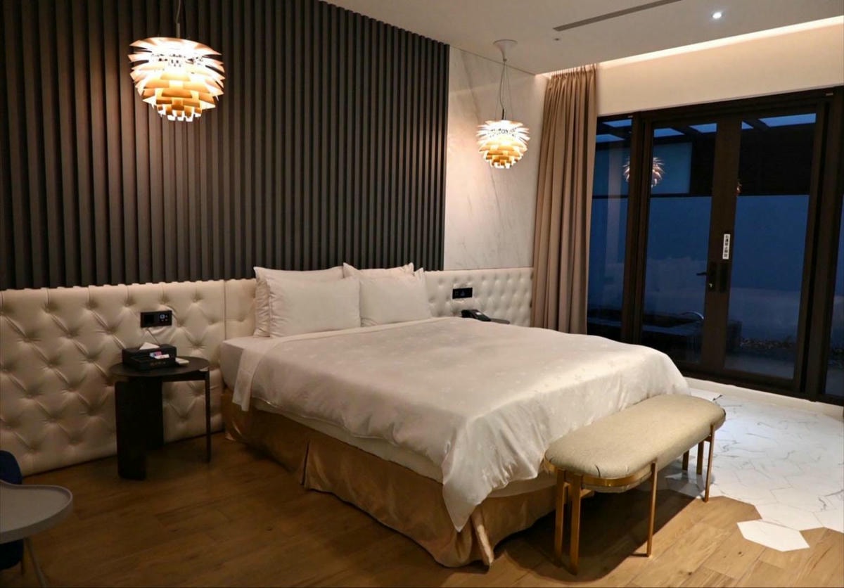 台中市西屯區住宿推薦｜朵茉行館DoMo Hotel｜再訪豪宅式藝術酒店，一泊一食朵茉半島房型開箱分享，體驗台中質感住宿首選！