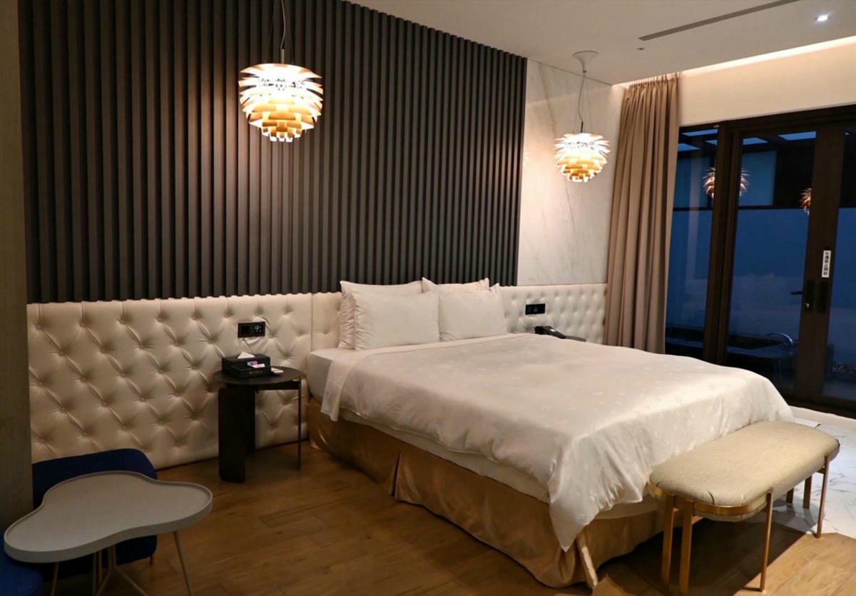 台中市西屯區住宿推薦｜朵茉行館DoMo Hotel｜再訪豪宅式藝術酒店，一泊一食朵茉半島房型開箱分享，體驗台中質感住宿首選！