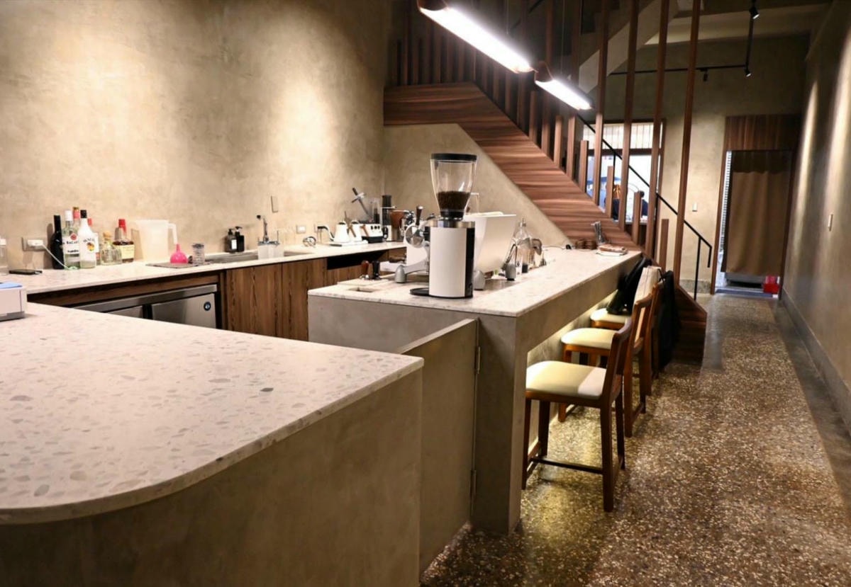 台中異國料理推薦｜台中市西區居無定所餐廳｜主廚匠心手作海鮮、唐揚雞、鴨胸、釜飯、特調飲品，創意美食饗宴，讓人一吃成主顧！