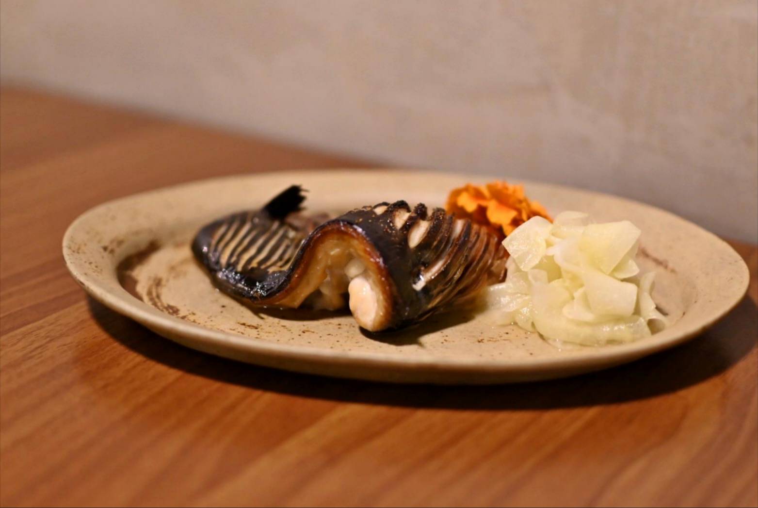 台中異國料理推薦｜台中市西區居無定所餐廳｜主廚匠心手作海鮮、唐揚雞、鴨胸、釜飯、特調飲品，創意美食饗宴，讓人一吃成主顧！