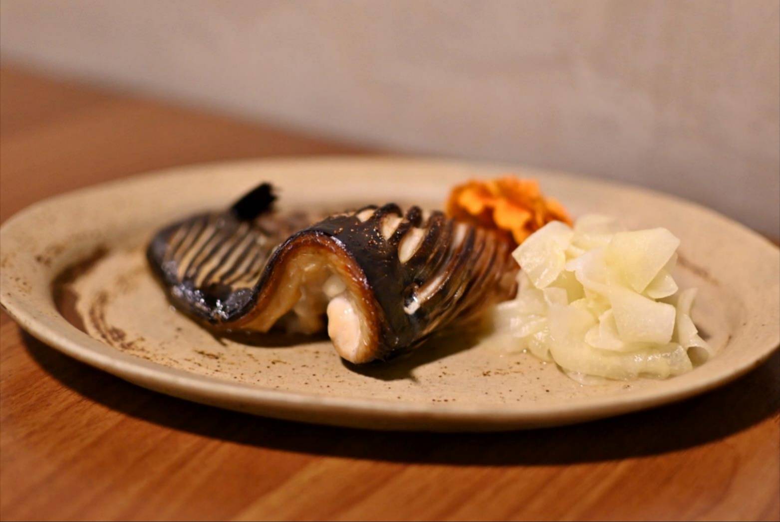 台中異國料理推薦｜台中市西區居無定所餐廳｜主廚匠心手作海鮮、唐揚雞、鴨胸、釜飯、特調飲品，創意美食饗宴，讓人一吃成主顧！