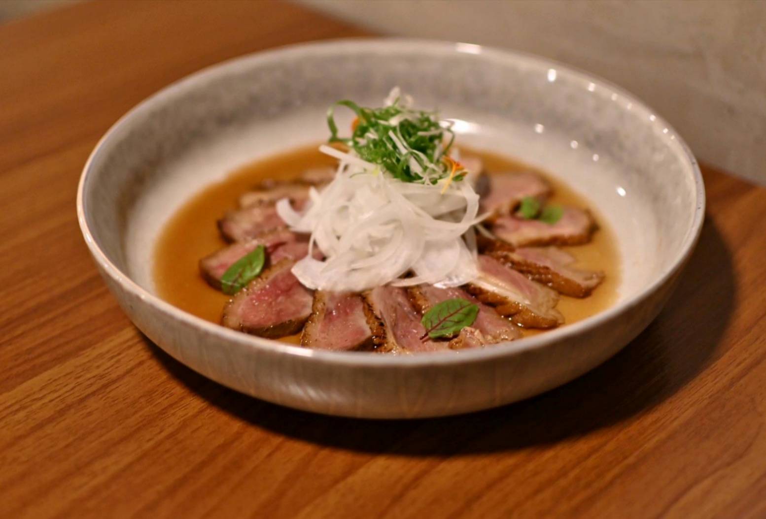 台中異國料理推薦｜台中市西區居無定所餐廳｜主廚匠心手作海鮮、唐揚雞、鴨胸、釜飯、特調飲品，創意美食饗宴，讓人一吃成主顧！