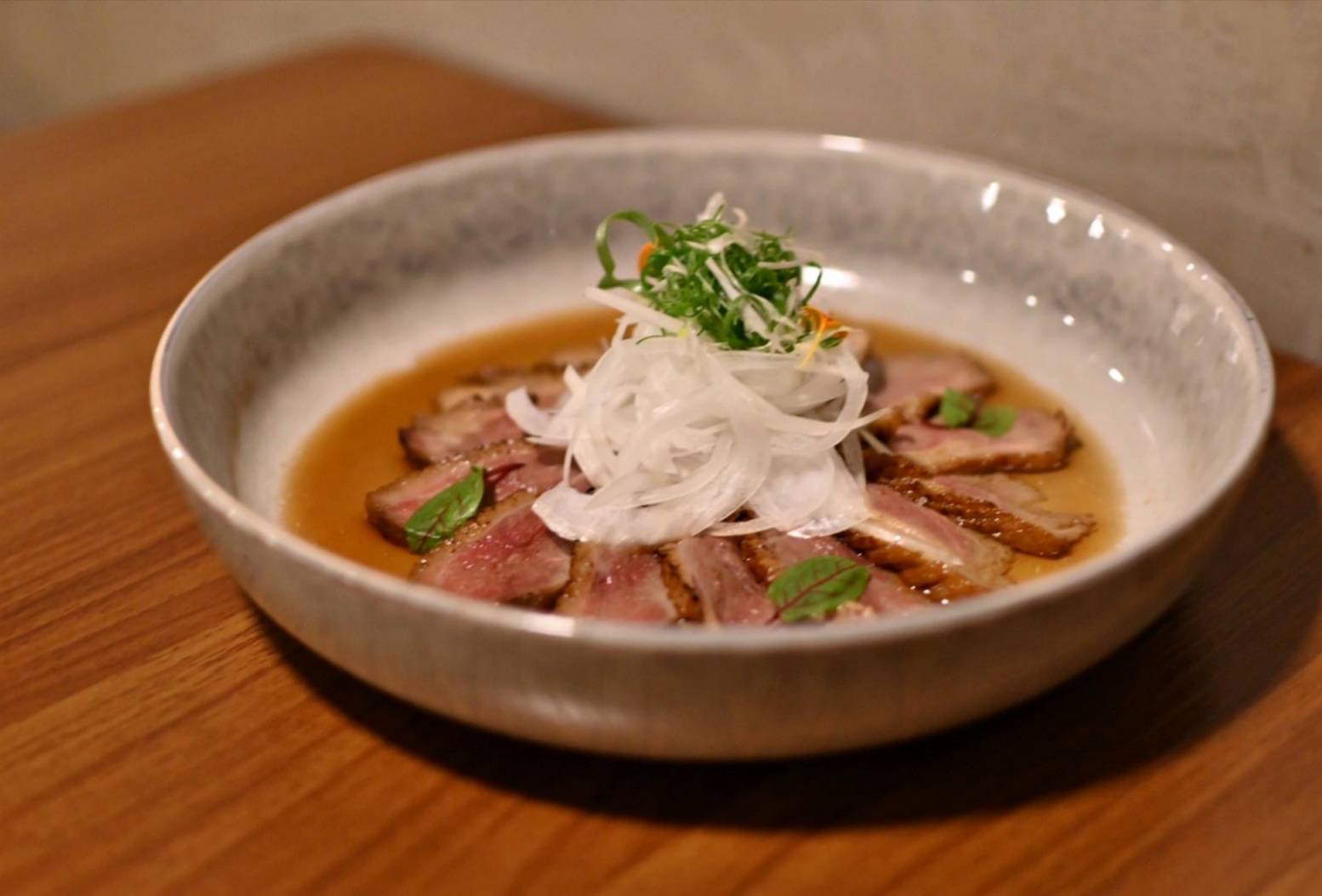 台中異國料理推薦｜台中市西區居無定所餐廳｜主廚匠心手作海鮮、唐揚雞、鴨胸、釜飯、特調飲品，創意美食饗宴，讓人一吃成主顧！