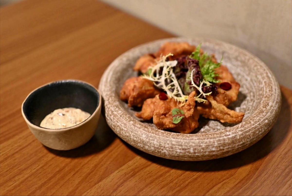 台中異國料理推薦｜台中市西區居無定所餐廳｜主廚匠心手作海鮮、唐揚雞、鴨胸、釜飯、特調飲品，創意美食饗宴，讓人一吃成主顧！