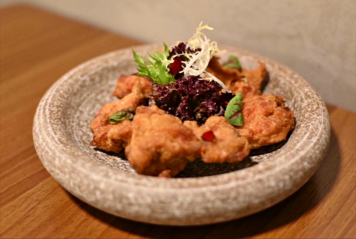 台中異國料理推薦｜台中市西區居無定所餐廳｜主廚匠心手作海鮮、唐揚雞、鴨胸、釜飯、特調飲品，創意美食饗宴，讓人一吃成主顧！