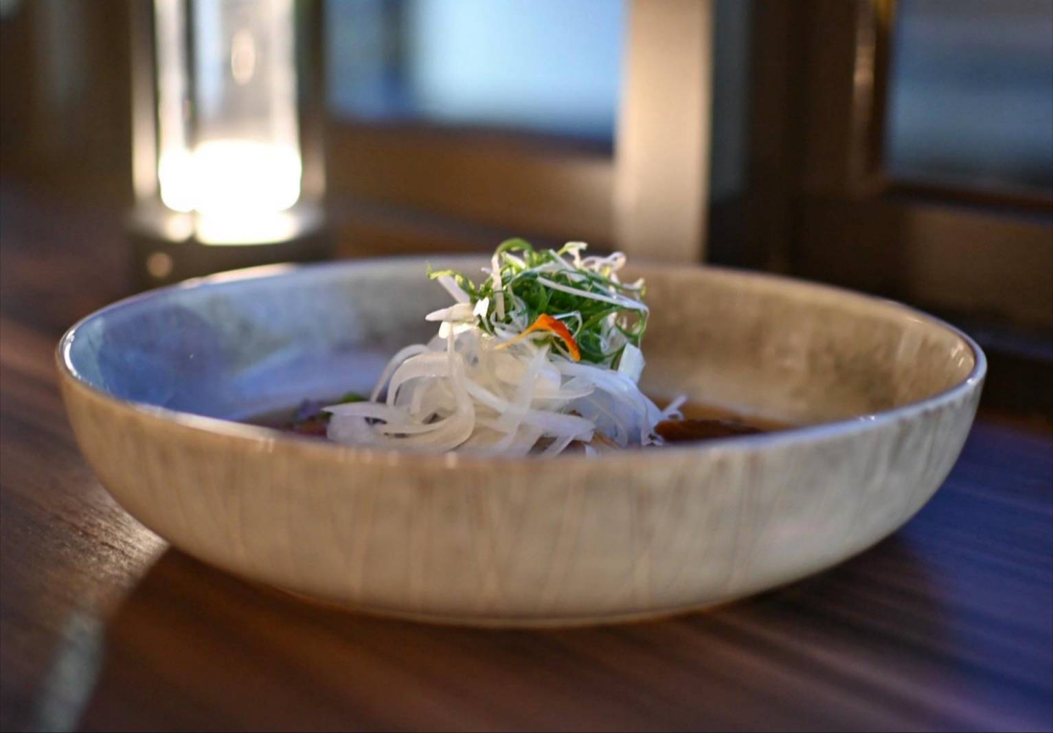 台中異國料理推薦｜台中市西區居無定所餐廳｜主廚匠心手作海鮮、唐揚雞、鴨胸、釜飯、特調飲品，創意美食饗宴，讓人一吃成主顧！