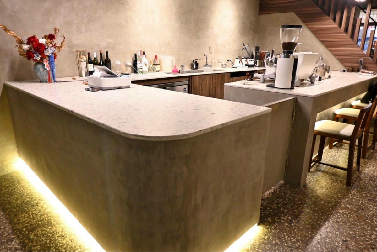 台中異國料理推薦｜台中市西區居無定所餐廳｜主廚匠心手作海鮮、唐揚雞、鴨胸、釜飯、特調飲品，創意美食饗宴，讓人一吃成主顧！