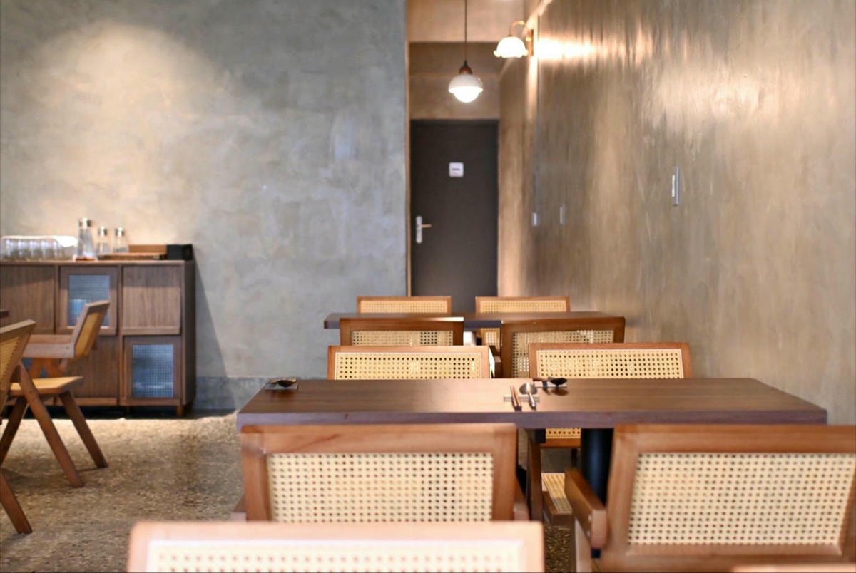 台中異國料理推薦｜台中市西區居無定所餐廳｜主廚匠心手作海鮮、唐揚雞、鴨胸、釜飯、特調飲品，創意美食饗宴，讓人一吃成主顧！