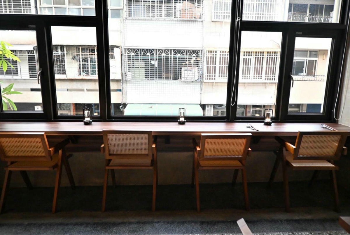 台中異國料理推薦｜台中市西區居無定所餐廳｜主廚匠心手作海鮮、唐揚雞、鴨胸、釜飯、特調飲品，創意美食饗宴，讓人一吃成主顧！