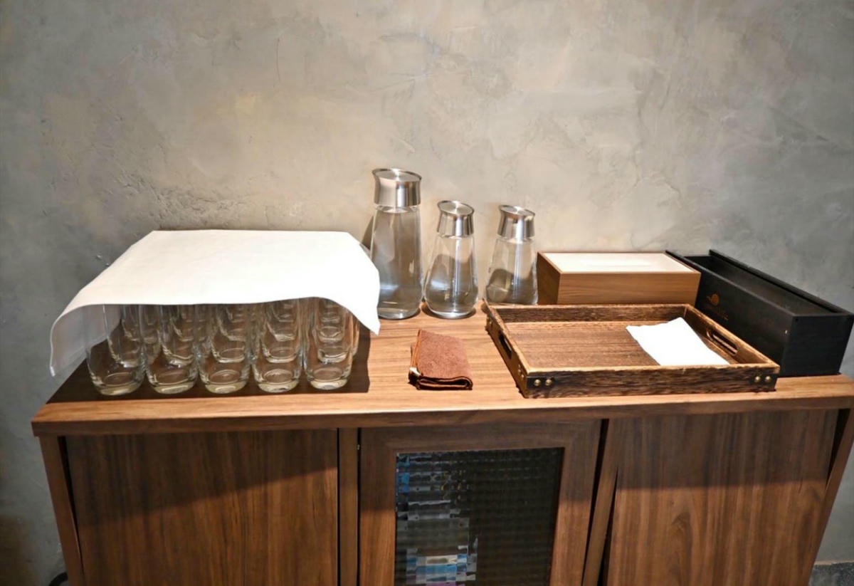 台中異國料理推薦｜台中市西區居無定所餐廳｜主廚匠心手作海鮮、唐揚雞、鴨胸、釜飯、特調飲品，創意美食饗宴，讓人一吃成主顧！