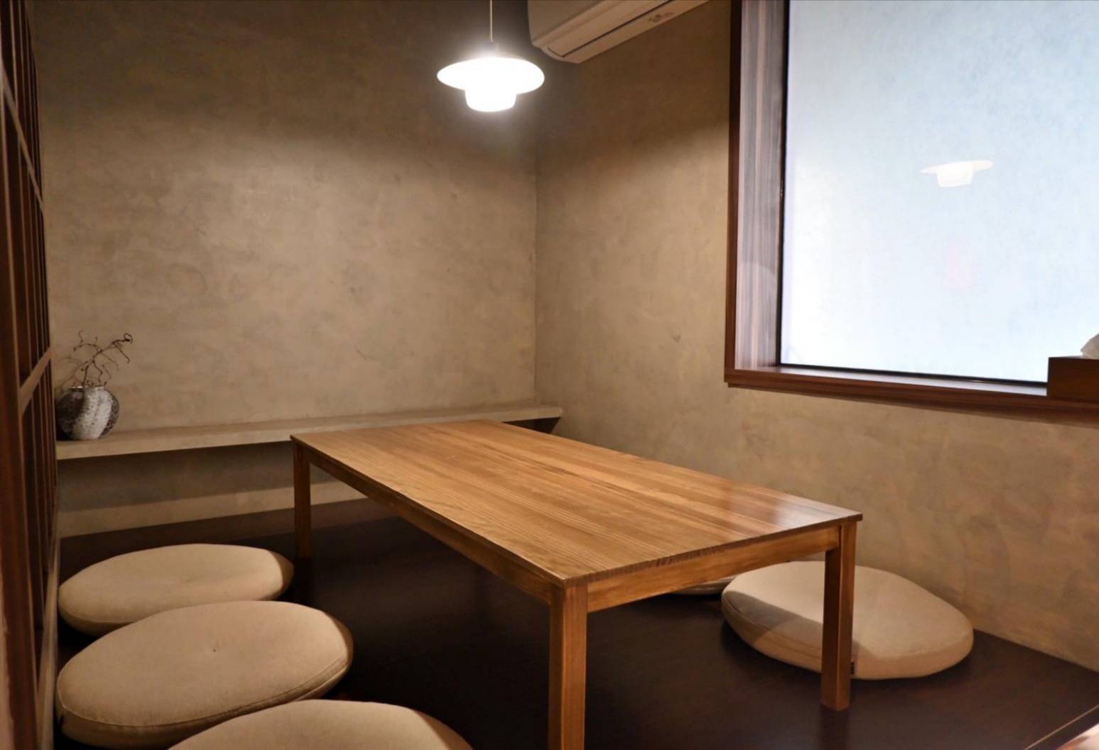 台中異國料理推薦｜台中市西區居無定所餐廳｜主廚匠心手作海鮮、唐揚雞、鴨胸、釜飯、特調飲品，創意美食饗宴，讓人一吃成主顧！