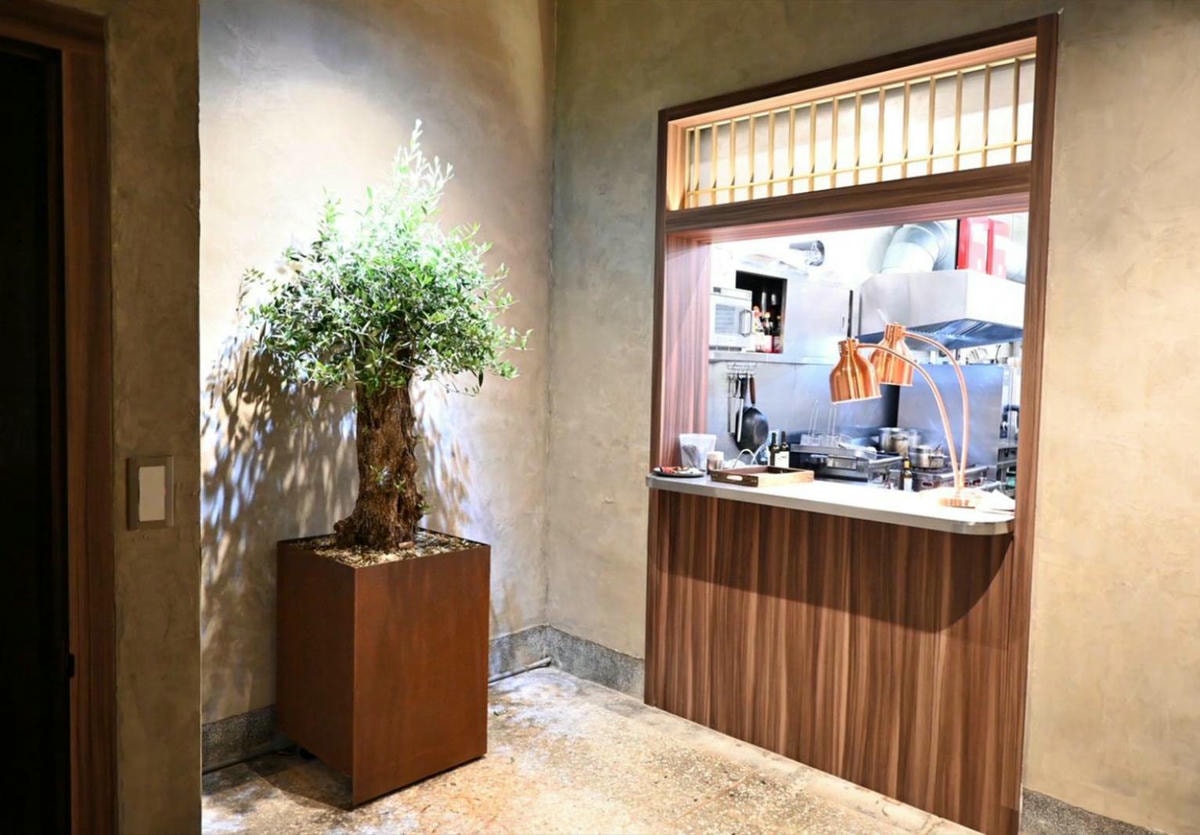 台中異國料理推薦｜台中市西區居無定所餐廳｜主廚匠心手作海鮮、唐揚雞、鴨胸、釜飯、特調飲品，創意美食饗宴，讓人一吃成主顧！